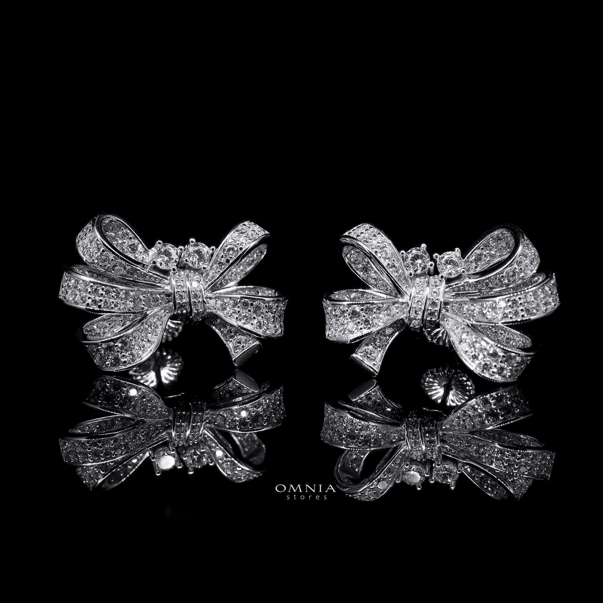 Omnia Sana White Earrings in 92.5 Silver High Quality Simulated diamonds - OMNIASTORES UAE