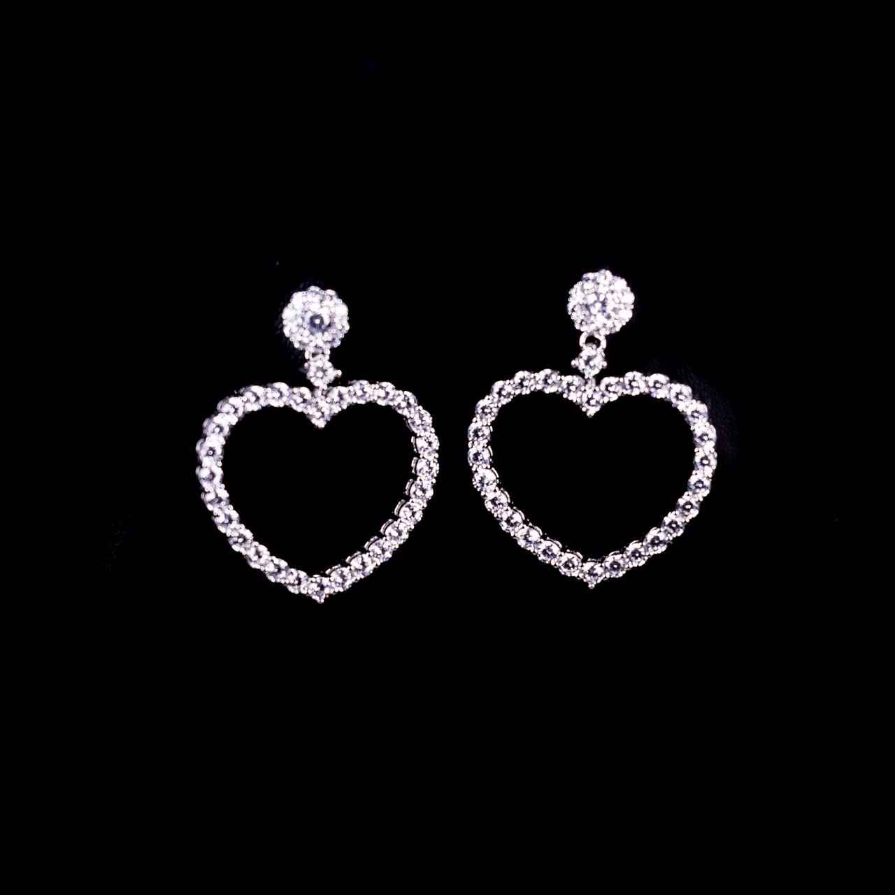 Omnia Raeda Heart Silver Drop Earrings In 925 Silver High Quality Lab Crafted Stones