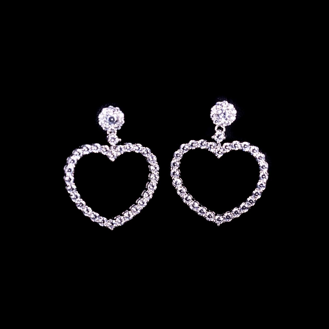 Omnia Raeda Heart Silver Drop Earrings In 925 Silver High Quality Lab Crafted Stones