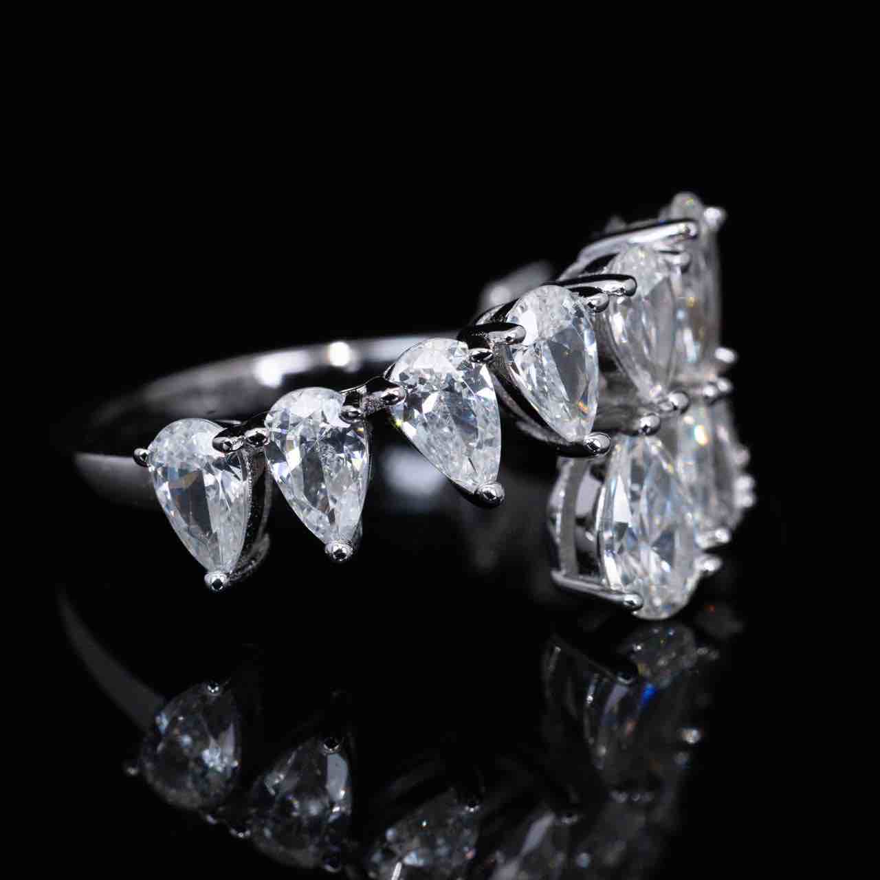 Omnia Hawa White Ring With High Quality Simulated Diamonds In 925 Silver