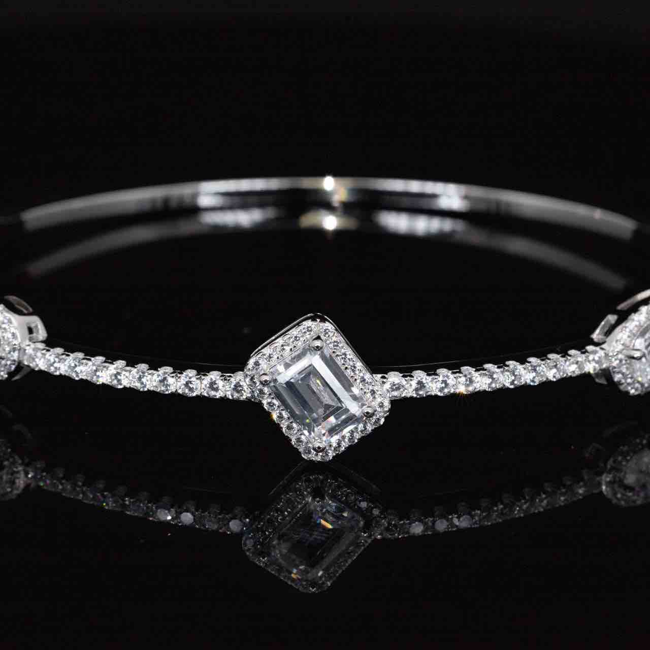 Omnia Eissha White Bangle With High Quality Simulated Diamonds In 925 Silver