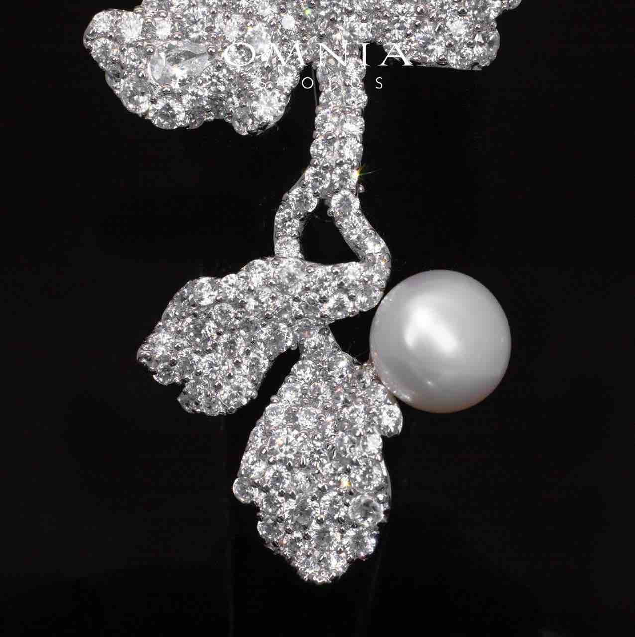 Greta White Floral Fresh Water Real Pearl Brooch With High Quality Simulated Diamonds in 925 Silver - OMNIASTORES UAE