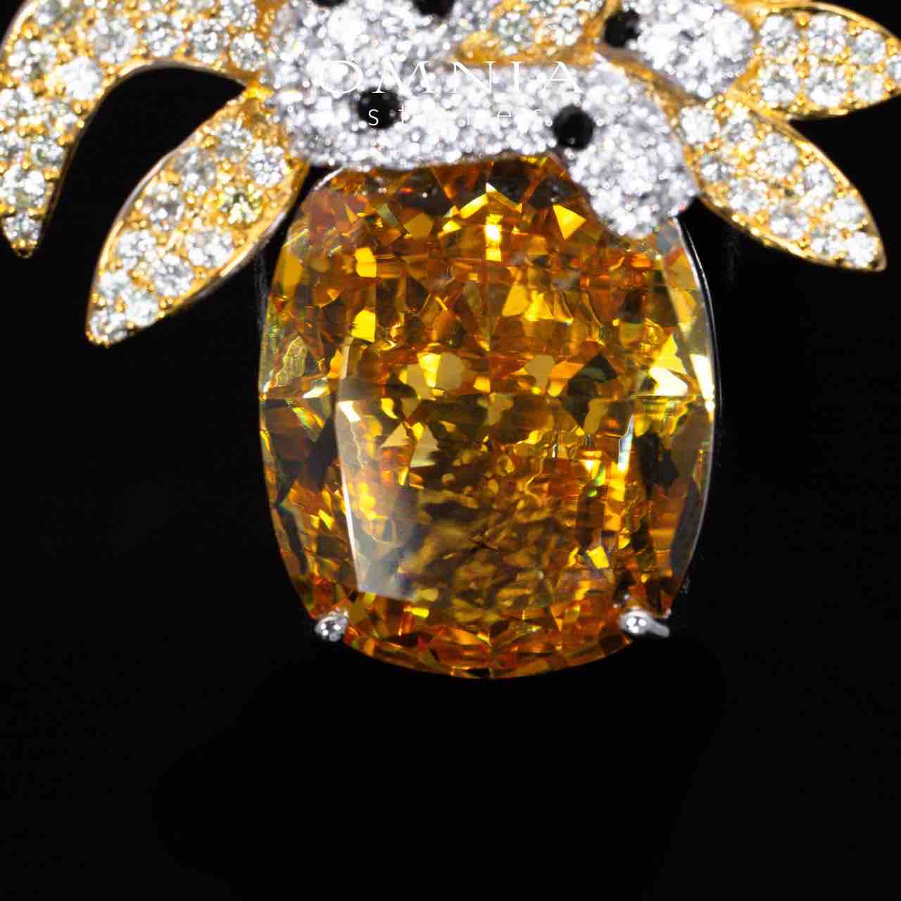 Kaylie Yellow Panther Brooch With High Quality Simulated Diamonds in 925 Silver - OMNIASTORES UAE