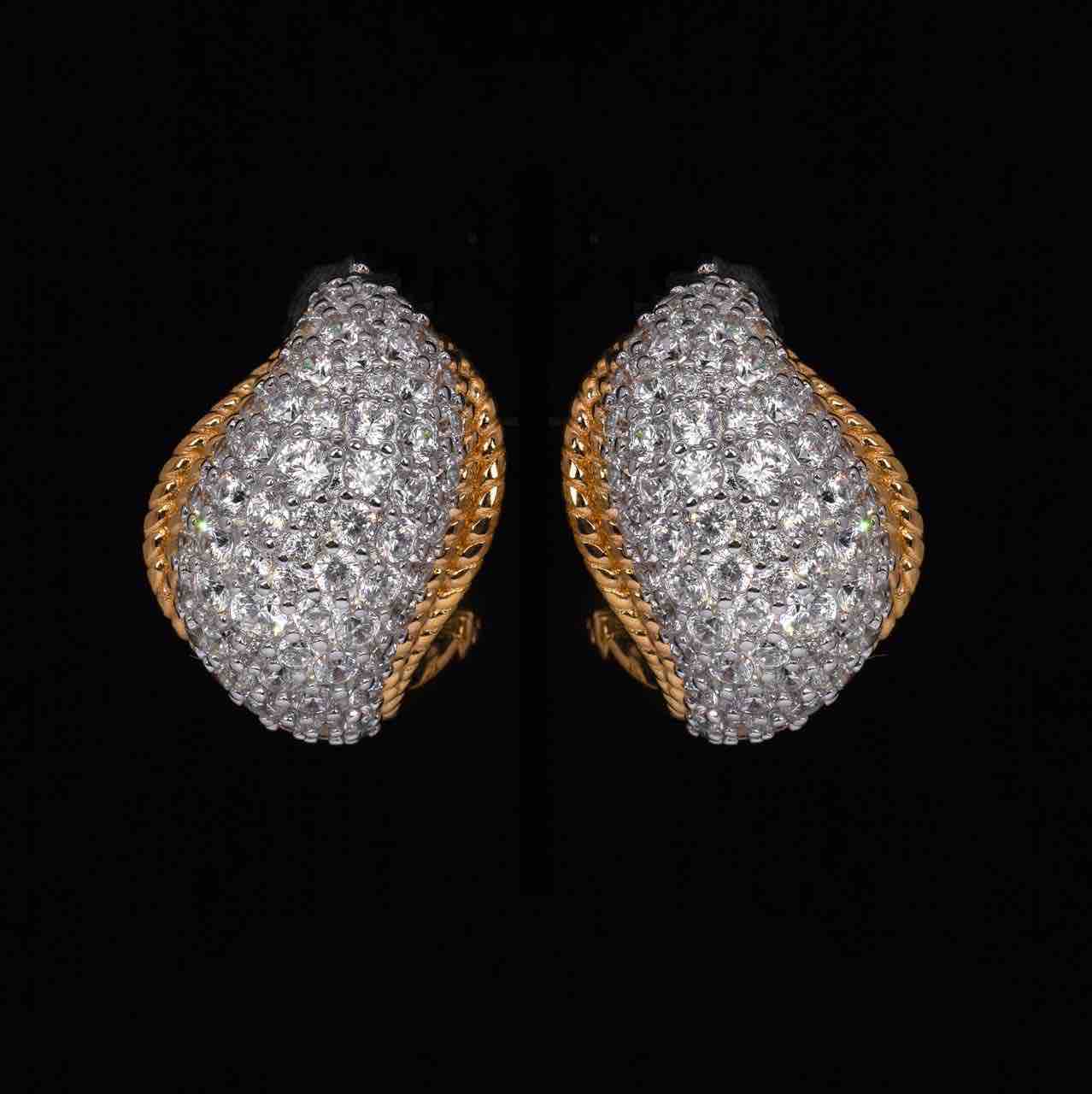 Chelsea Goldend Clip Earrings in 925 Silver Accessories High Quality Simulated Diamonds - OMNIASTORES UAE