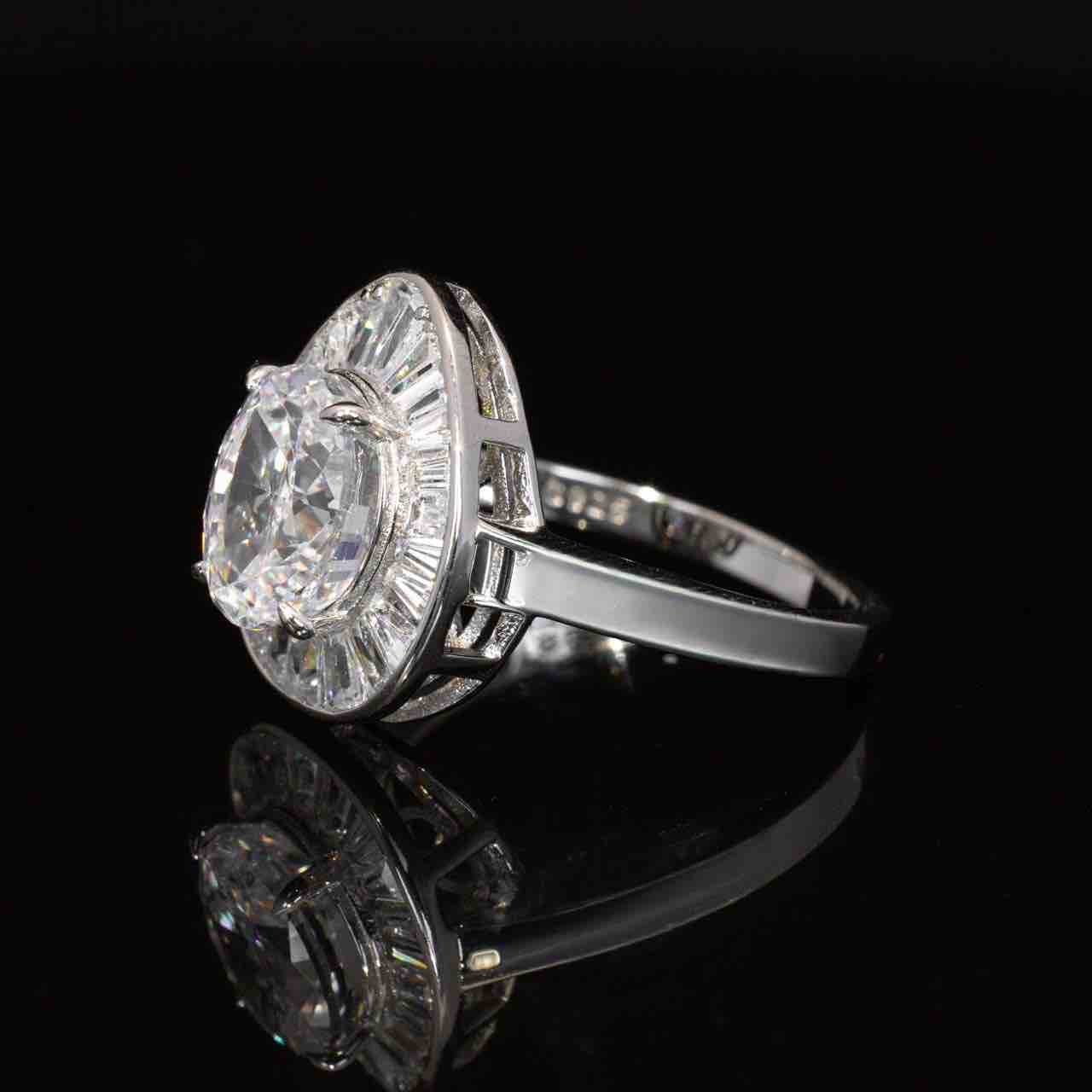 Irene White Pear Ring With High Quality Simulated Diamonds in 925 Silver - OMNIASTORES UAE