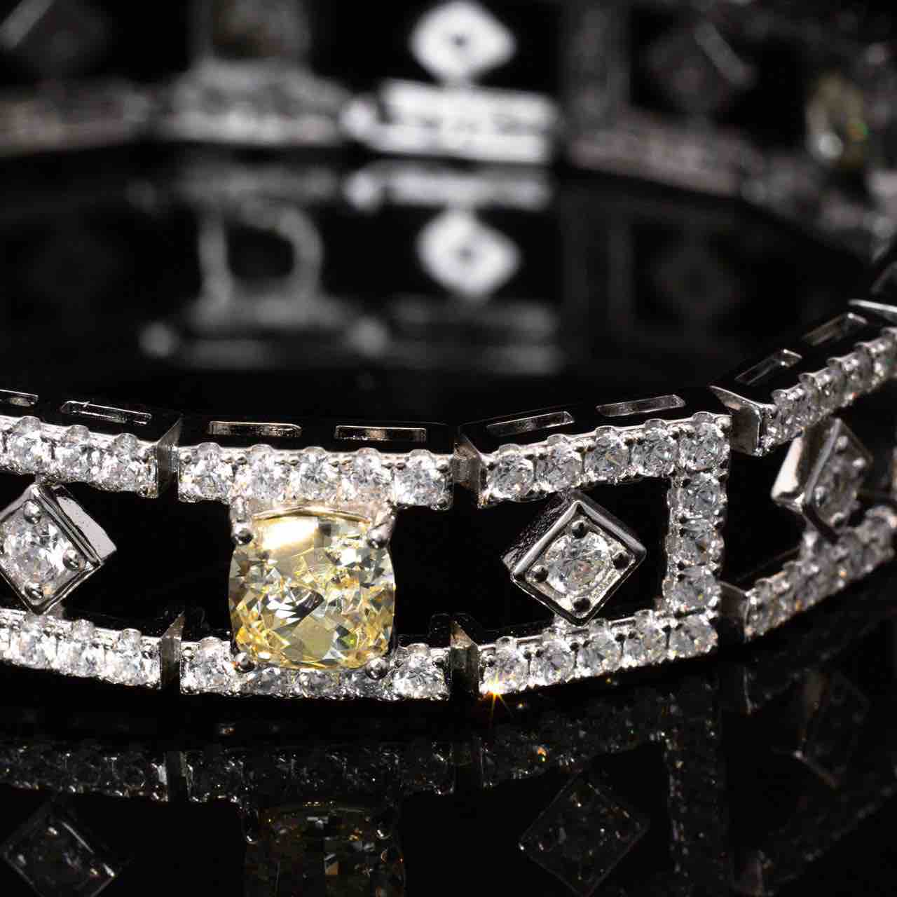 Romina Yellow and White Bracelet With High Quality Simulated Diamonds in 925 Silver - OMNIASTORES UAE