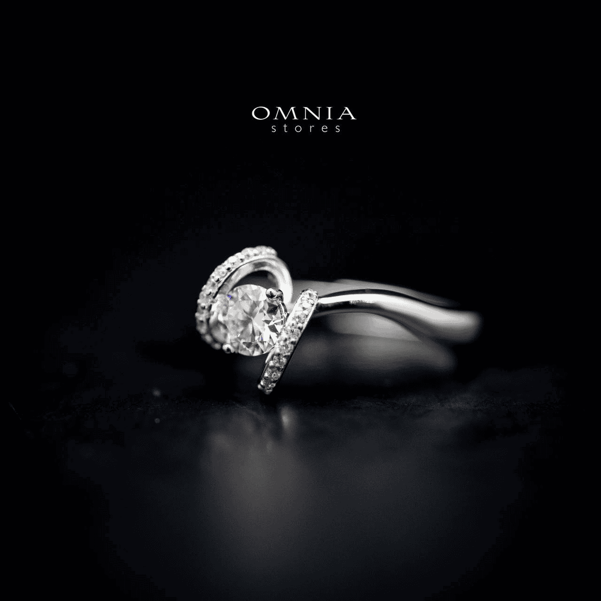 Omnia Evian Swirl Ring in 92.5 Silver with High Quality Moissanite Stone - OMNIASTORES UAE