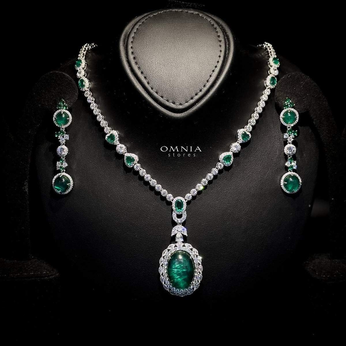 Omnia Victoria Green Necklace and Earring Set in 92.5 Silver with High Quality Simulated Diamonds - OMNIASTORES UAE