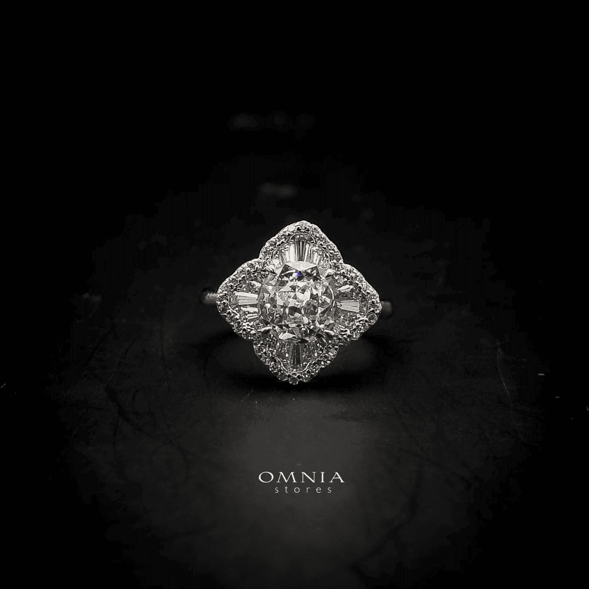 Omnia fayroz Silver Floral Ring in 92.5 Silver with High Quality Iced Cut Stone - OMNIASTORES UAE