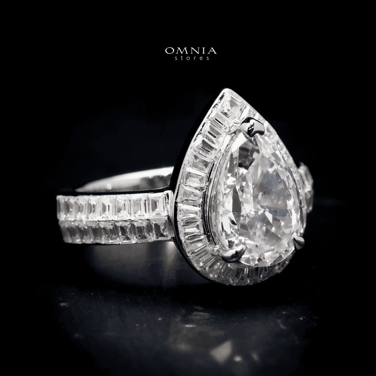 Omnia Asma Ring in 92.5 Silver High Quality Simulated Diamonds - OMNIASTORES UAE