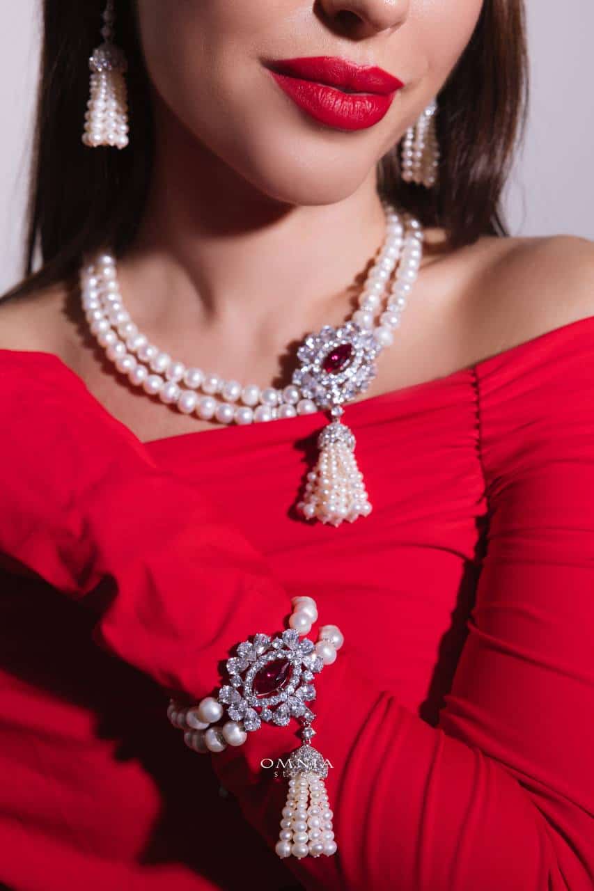Omnia Dahlia Bridal Pearl Set with Ruby Red Stone in High-Quality Simulated Diamonds - OMNIASTORES UAE