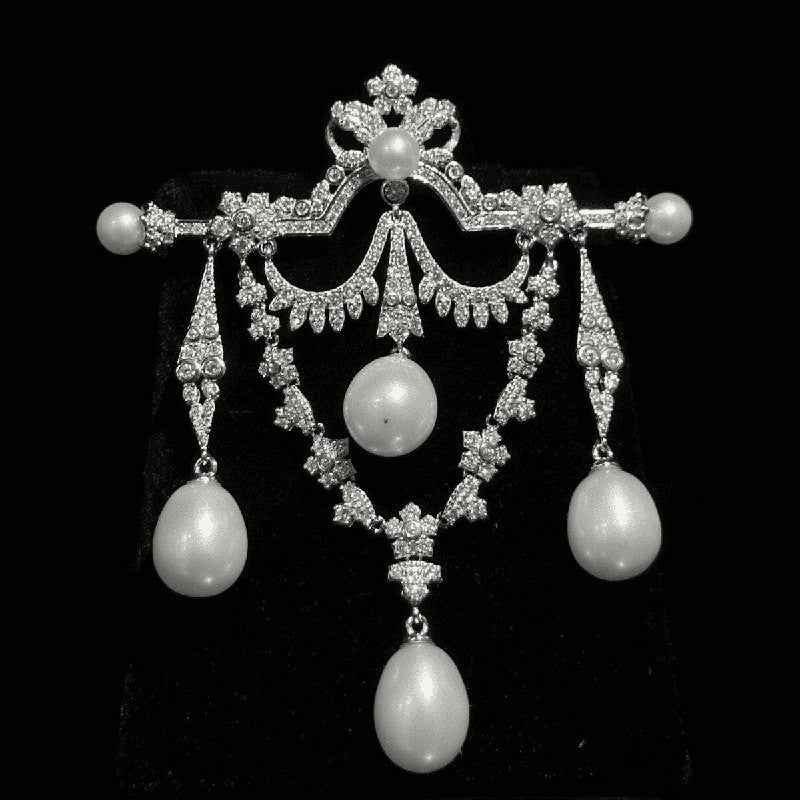 Omnia Haadiyah Fresh Real Water Pearl brooch in 92.5 Silver High Quality Simulated diamonds - OMNIASTORES UAE