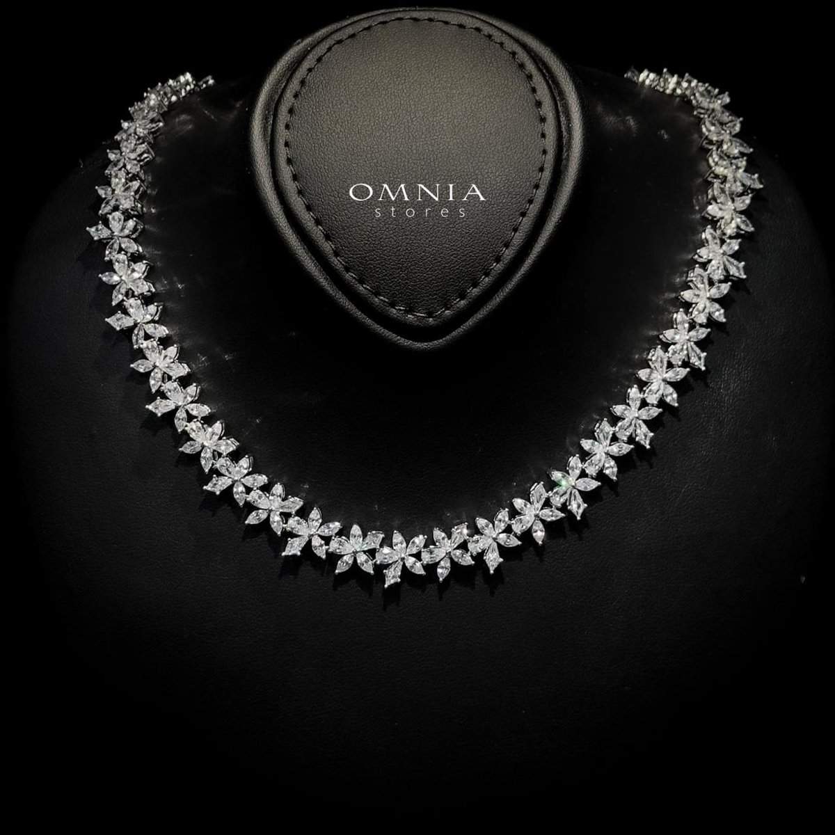 Omnia Zoey White Full Bridal Set - OMNIASTORES UAE