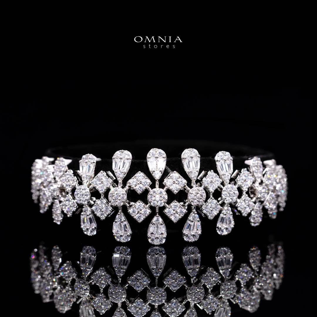 Omnia Amani White