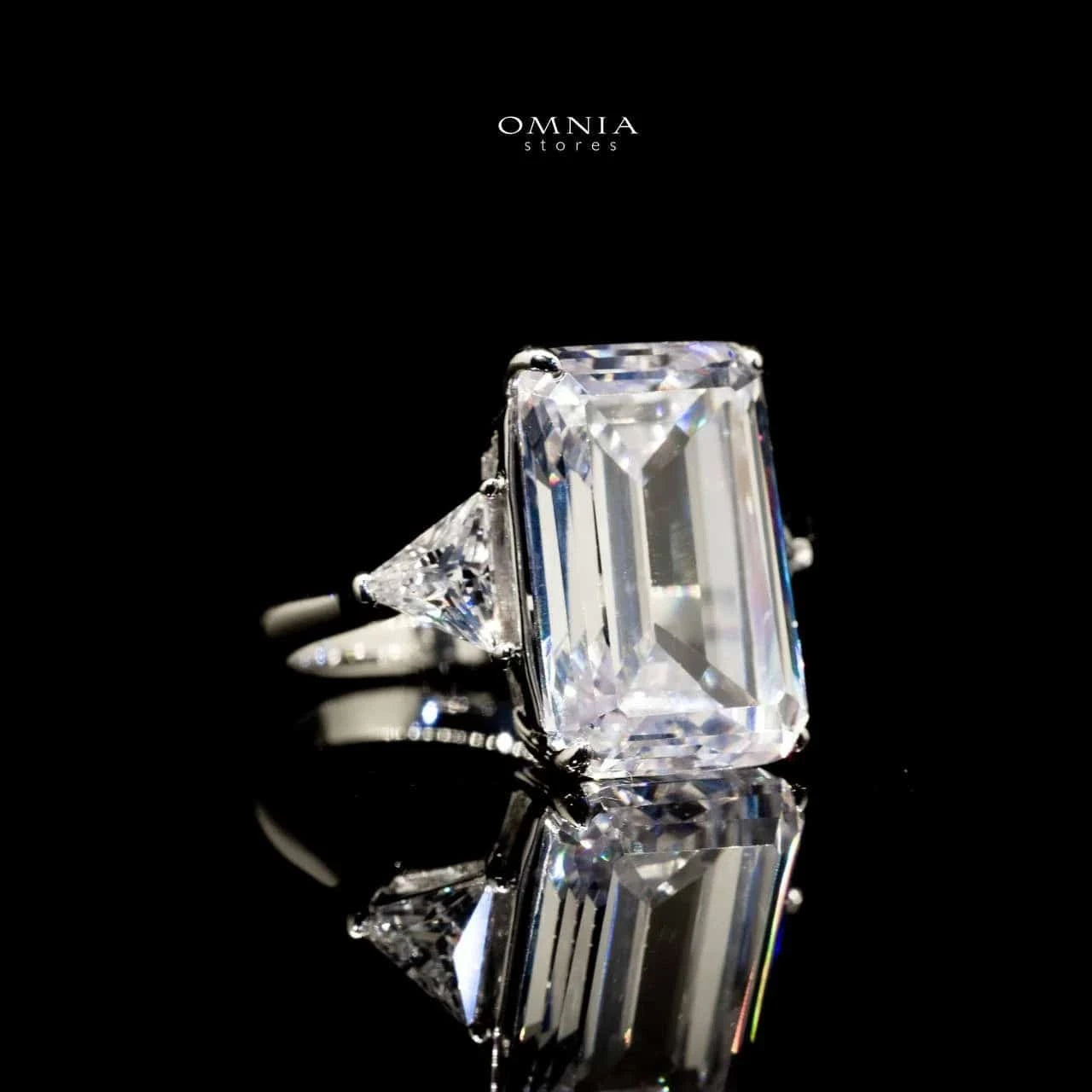 Omnia Darine white Ring 92.5 Silver in High Quality Simulated Diamonds - OMNIASTORES UAE