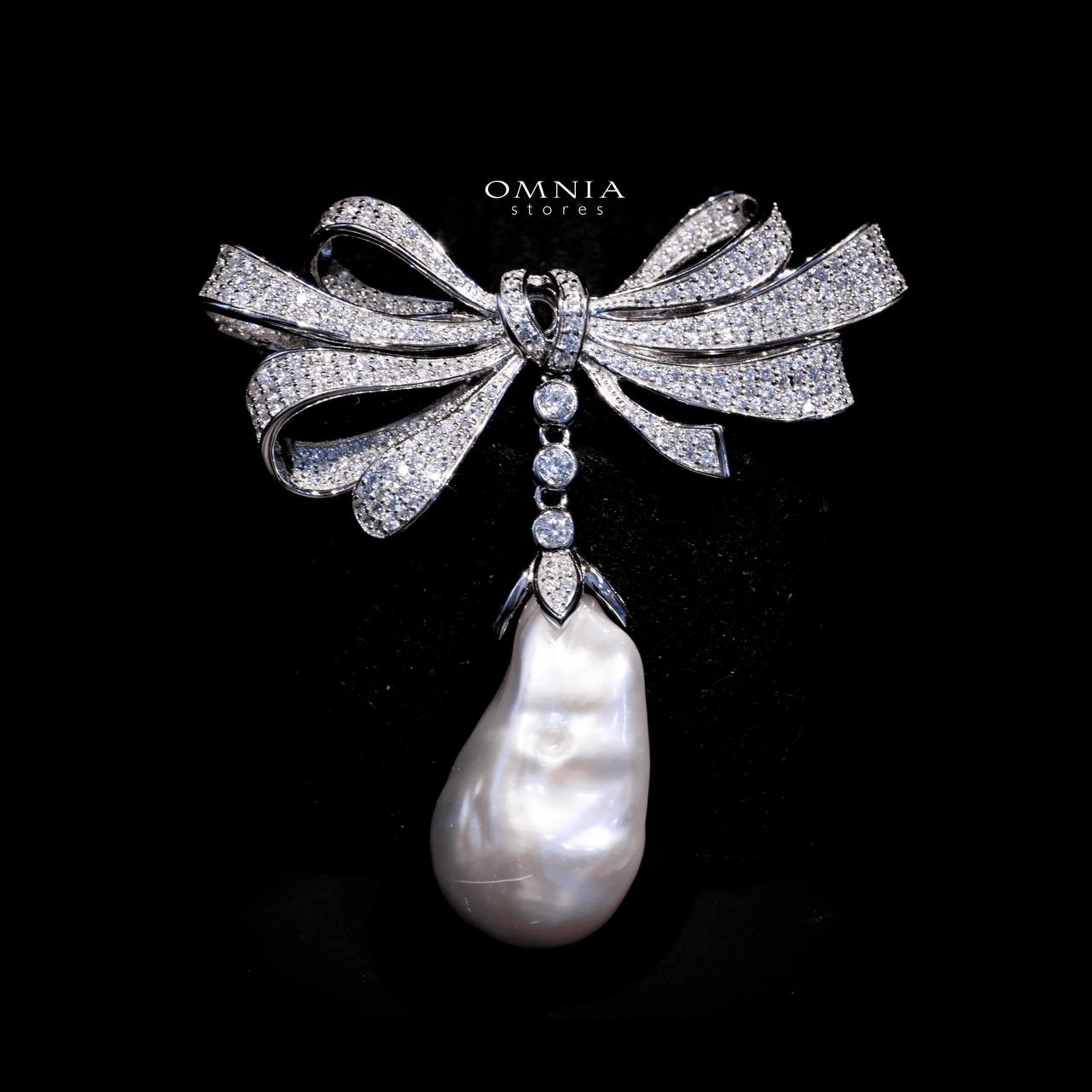 Omnia Yasmeen Fresh Real Water Pearl brooch in 92.5 Silver High Quality Simulated diamonds - OMNIASTORES UAE