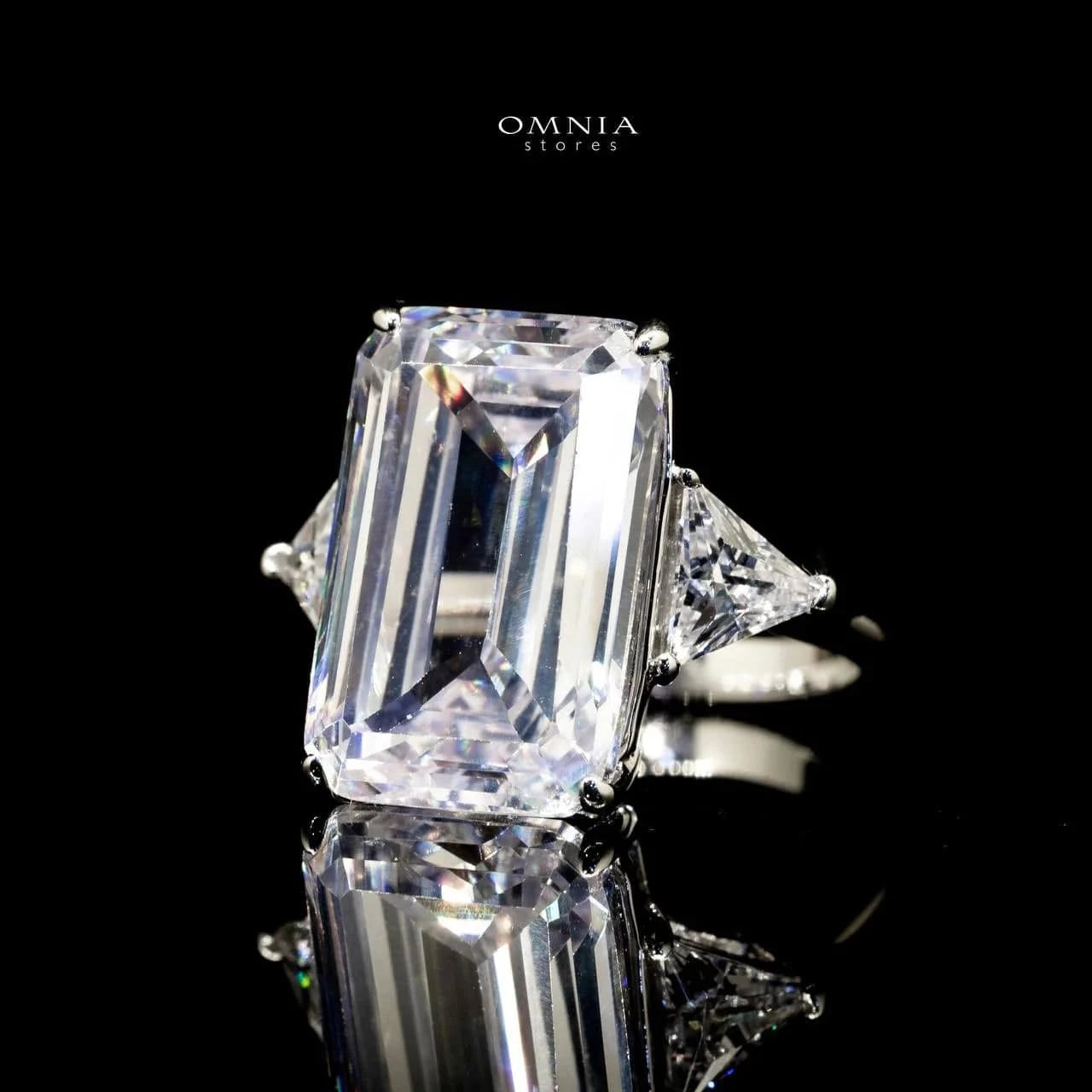 Omnia Darine white Ring 92.5 Silver in High Quality Simulated Diamonds - OMNIASTORES UAE