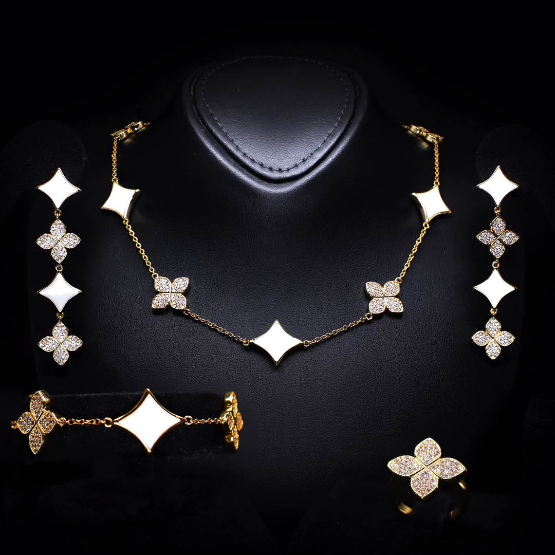 Omnia Golden Clove White Choker Full Set with High-Quality Simulated Diamonds Gold Plated 42cm