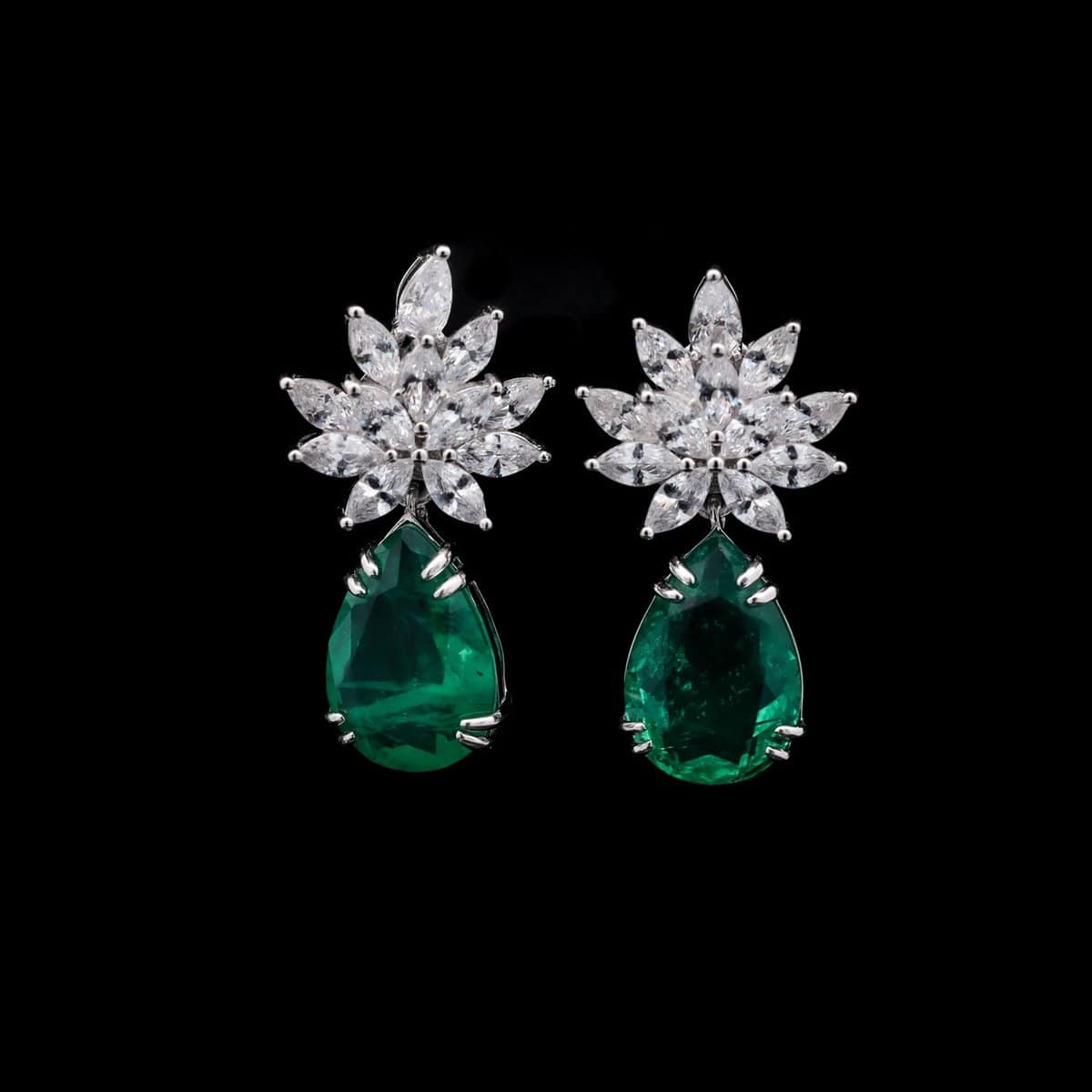 Omnia Cidra Green Earrings in 92.5 Silver High Quality Simulated Diamonds - OMNIASTORES UAE