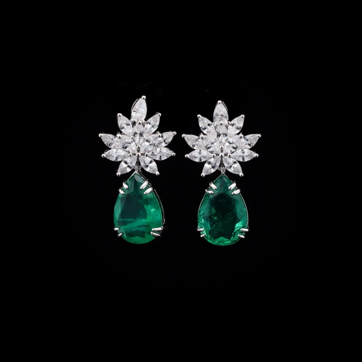 Omnia Cidra Green Earrings in 92.5 Silver High Quality Simulated Diamonds - OMNIASTORES UAE