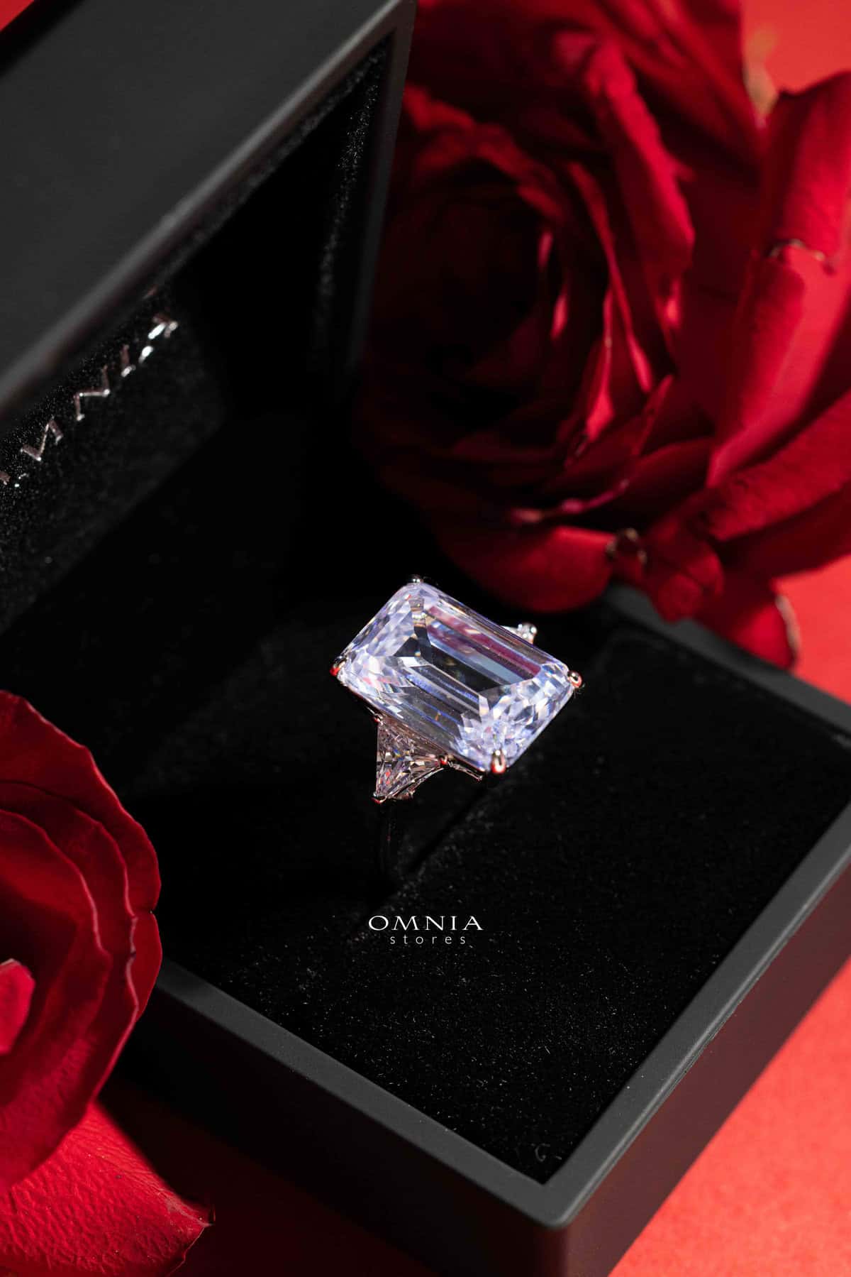 Omnia Darine white Ring 92.5 Silver in High Quality Simulated Diamonds - OMNIASTORES UAE
