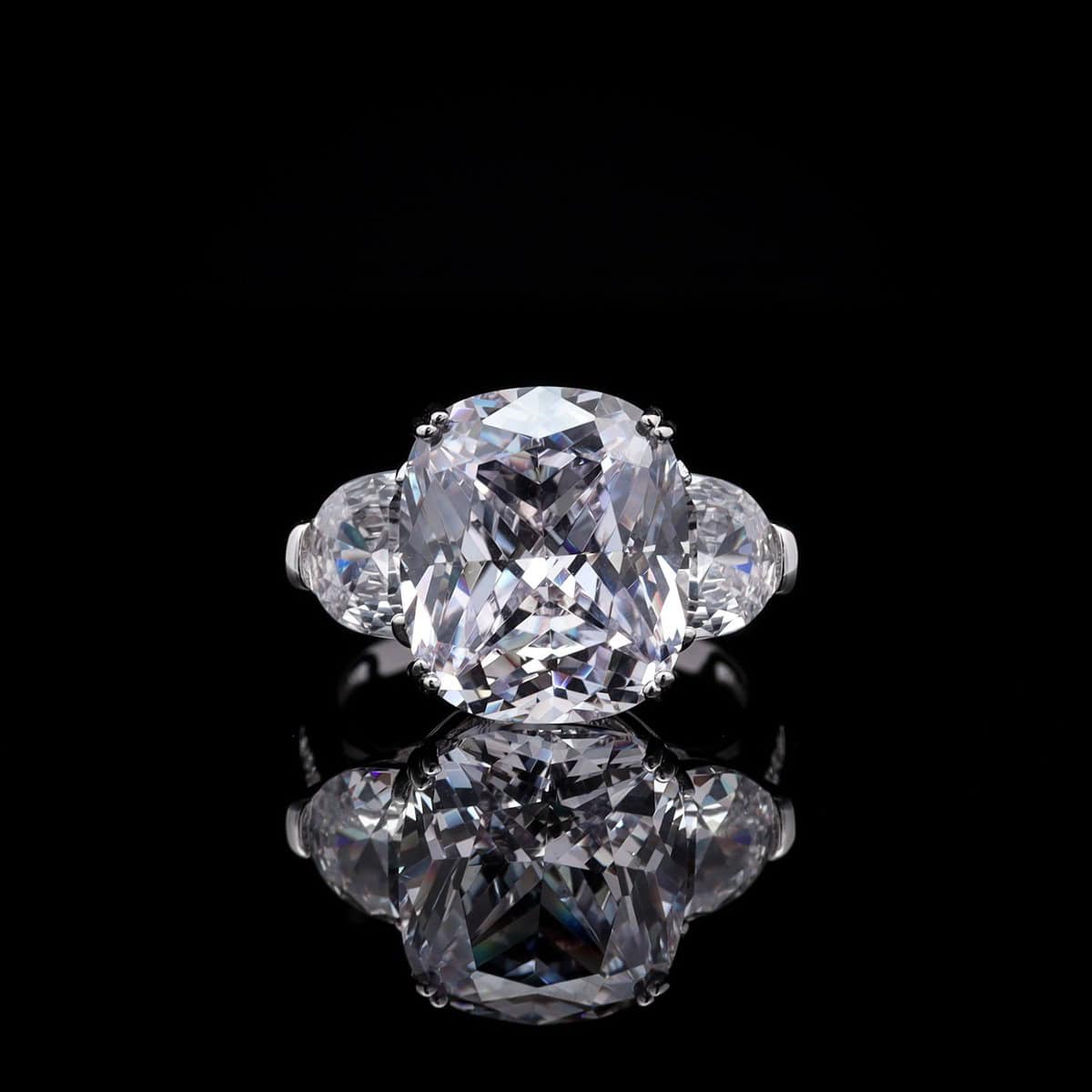 Omnia Sesable White Oval-Cut Statement Ring in 925 Silver with High-Quality Iced Cut Stones - OMNIASTORES UAE