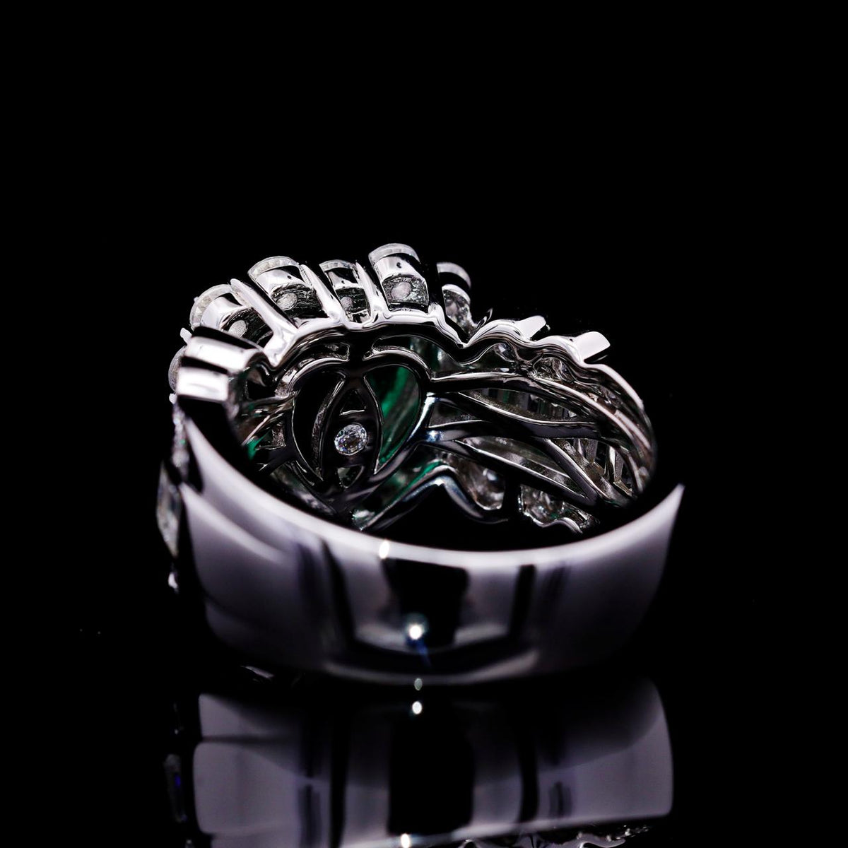 Sandy Green Ring with Certificate | High-Quality Simulated Diamonds in 925 Sterling Silver back