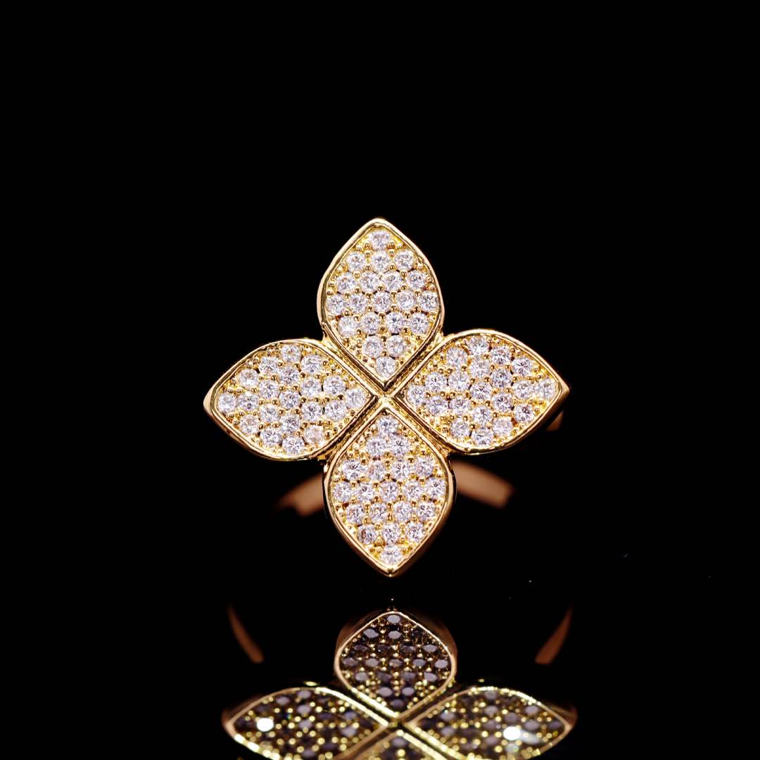 Omnia Golden Clove Ring with High-Quality Simulated Diamonds Gold Plated
