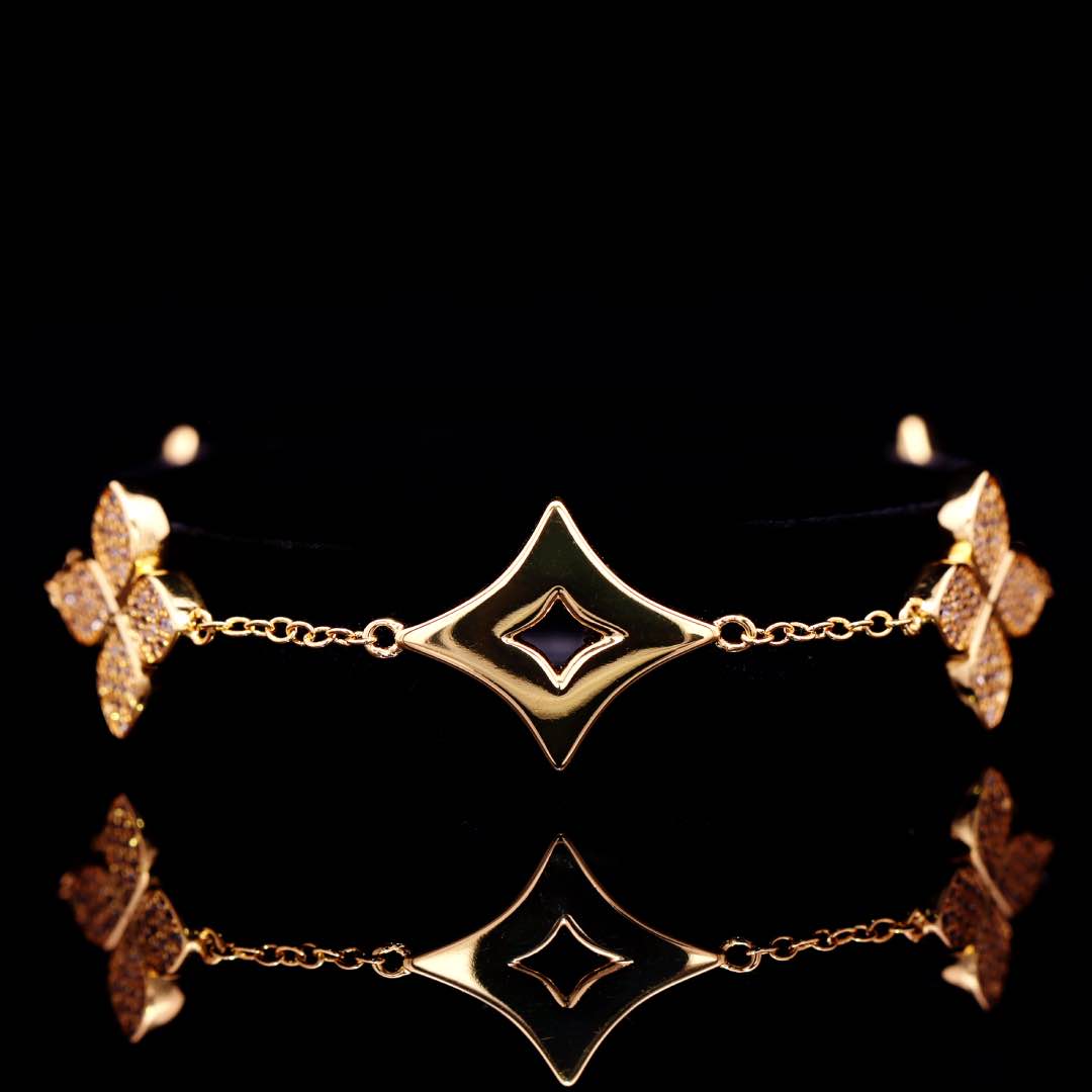 Omnia Golden Clove Bracelet with High-Quality Simulated Diamonds 18k Gold Plated