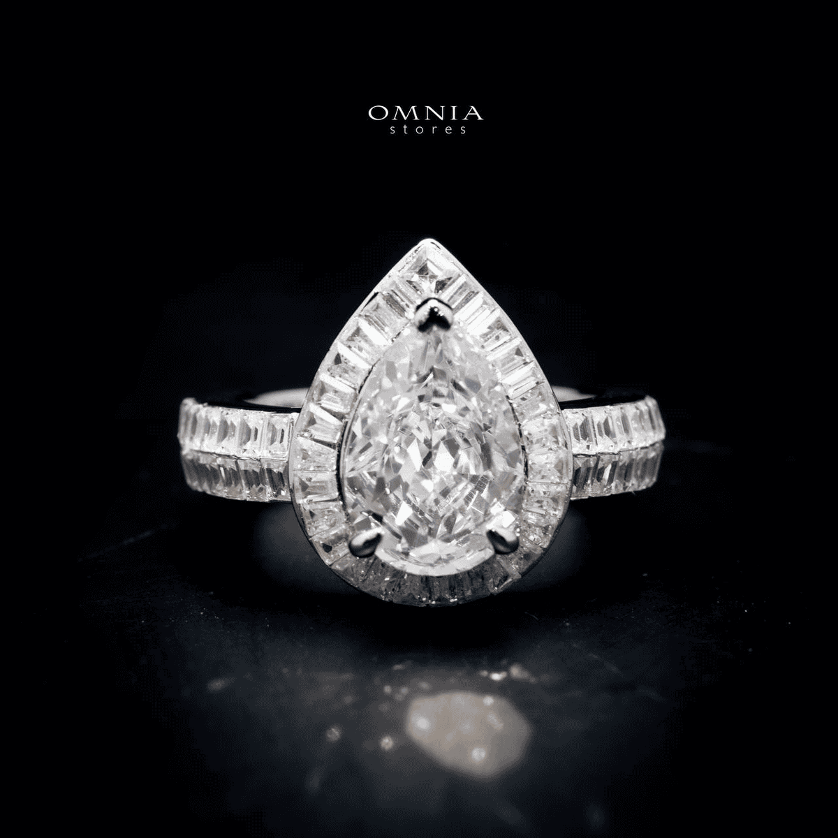 Omnia Asma Ring in 92.5 Silver High Quality Simulated Diamonds - OMNIASTORES UAE