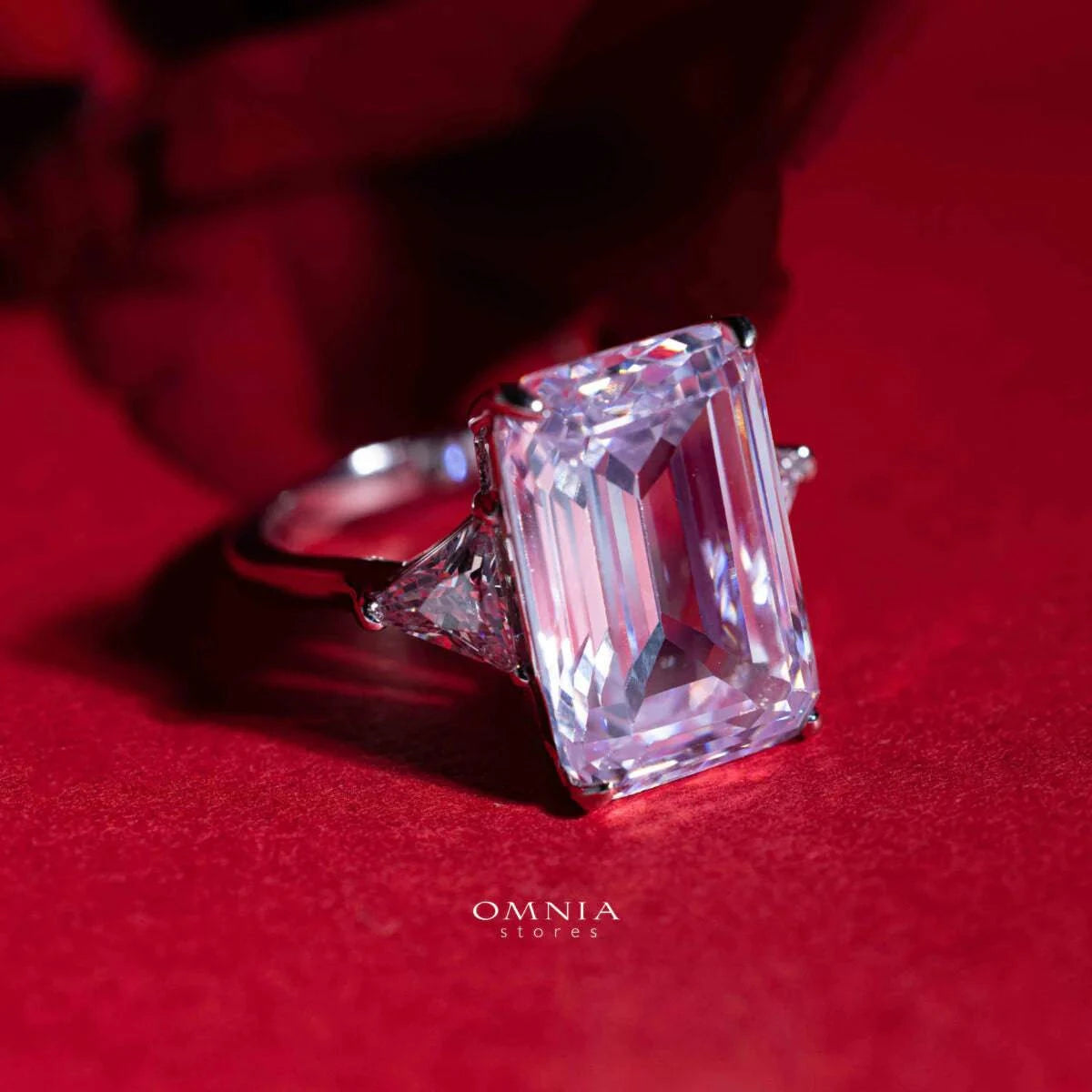 Omnia Darine white Ring 92.5 Silver in High Quality Simulated Diamonds - OMNIASTORES UAE