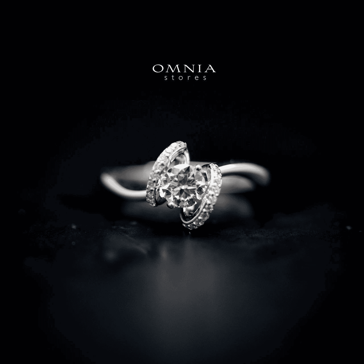 Omnia Evian Swirl Ring in 92.5 Silver with High Quality Moissanite Stone - OMNIASTORES UAE