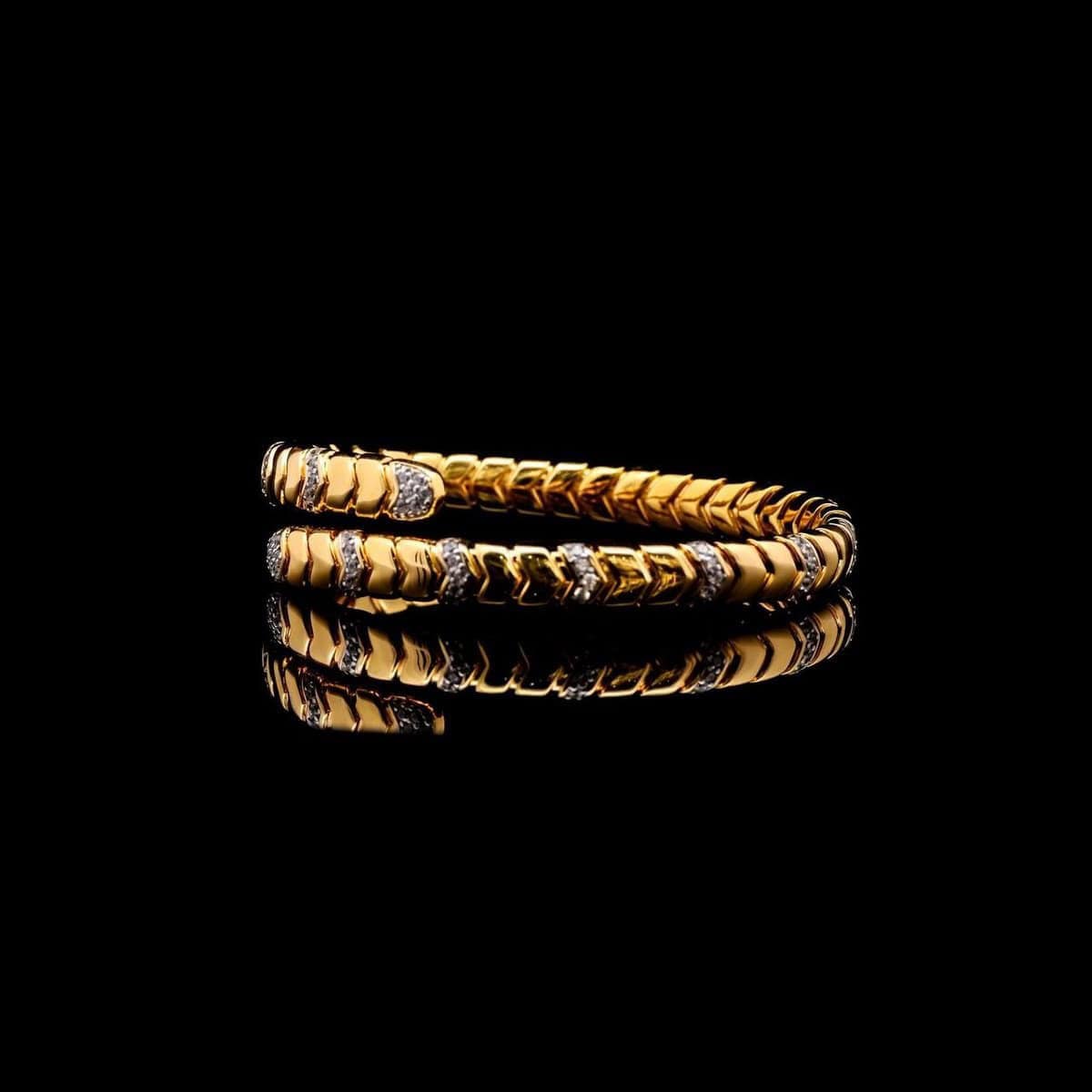 Omnia Layal Golden Bangle and Adjustable Ring Set with Chevron Design in Gold and High-Quality Simulated Diamonds - OMNIASTORES UAE