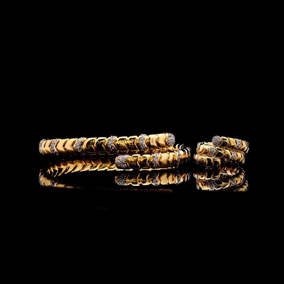 Omnia Layal Golden Bangle and Adjustable Ring Set with Chevron Design in Gold and High-Quality Simulated Diamonds - OMNIASTORES UAE