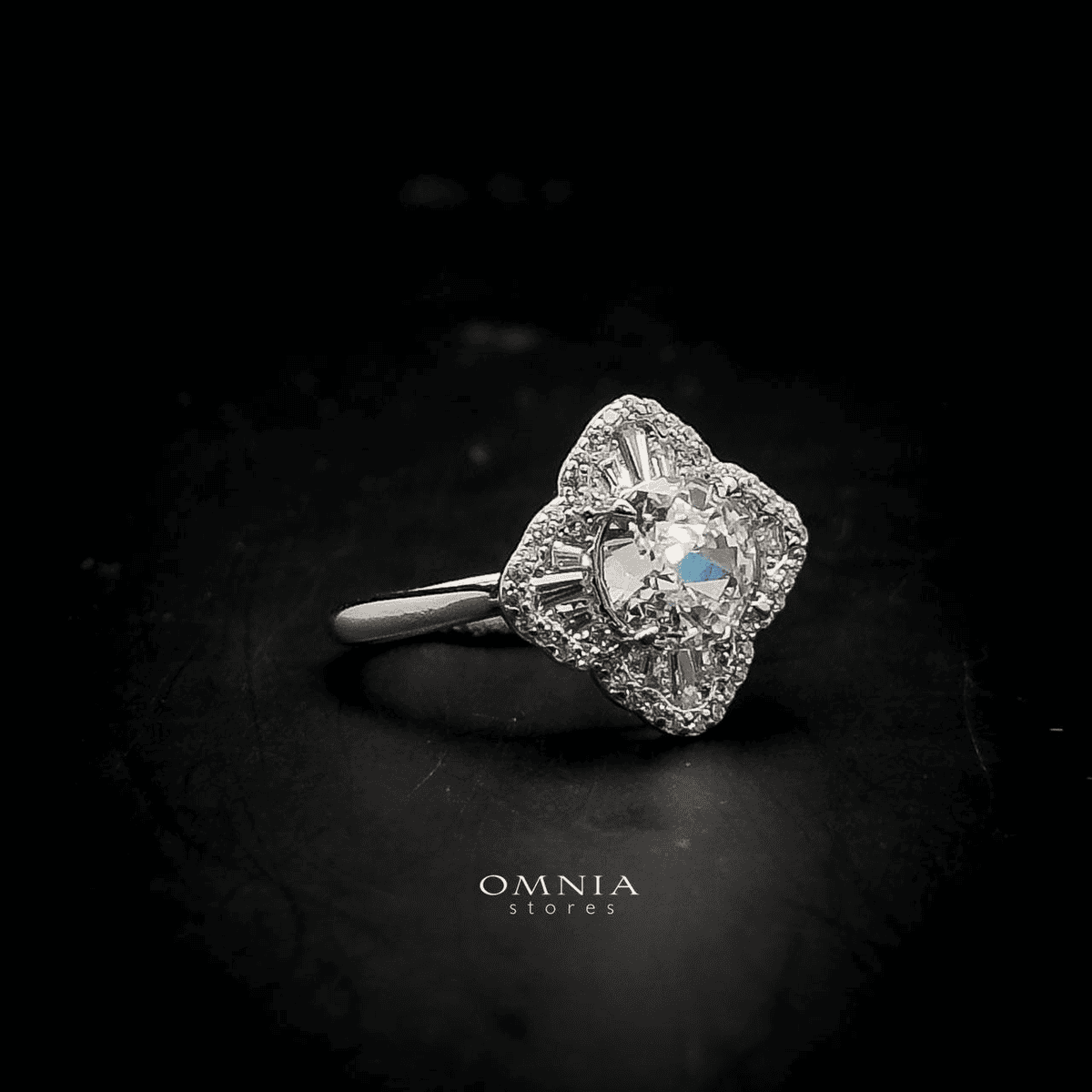 Omnia fayroz Silver Floral Ring in 92.5 Silver with High Quality Iced Cut Stone - OMNIASTORES UAE