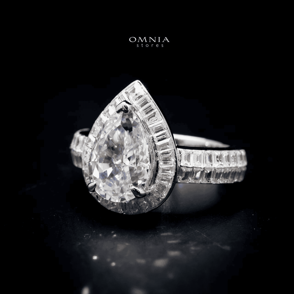 Omnia Asma Ring in 92.5 Silver High Quality Simulated Diamonds - OMNIASTORES UAE