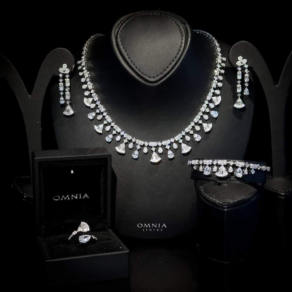 Omnia Marwa White Bridal Full Set in High Quality Zircon Stone Rhodium Plated - OMNIASTORES UAE