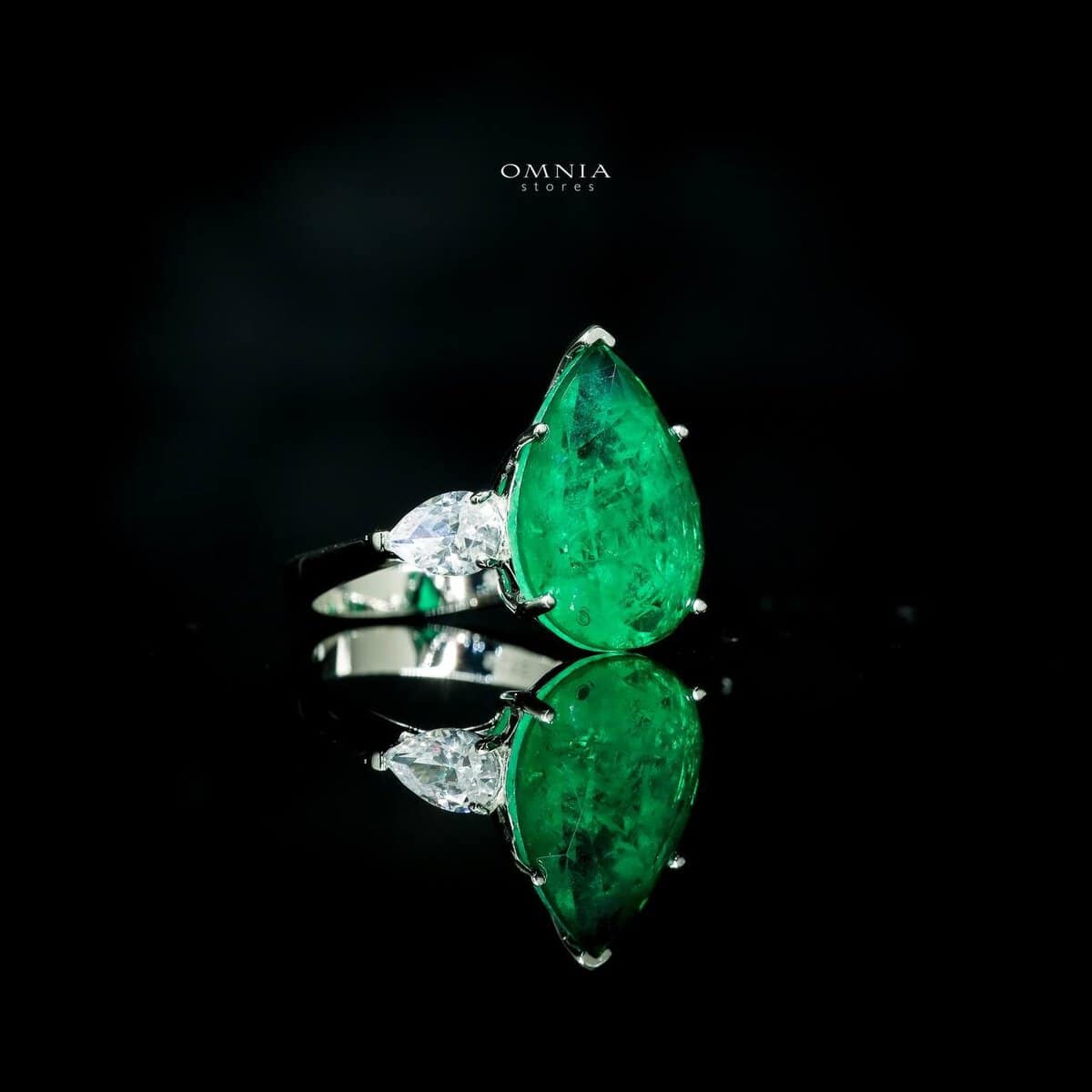 Omnia Carima Green Ring 2.00 Carat in 92.5 Silver High Quality Simulated Diamonds - OMNIASTORES UAE