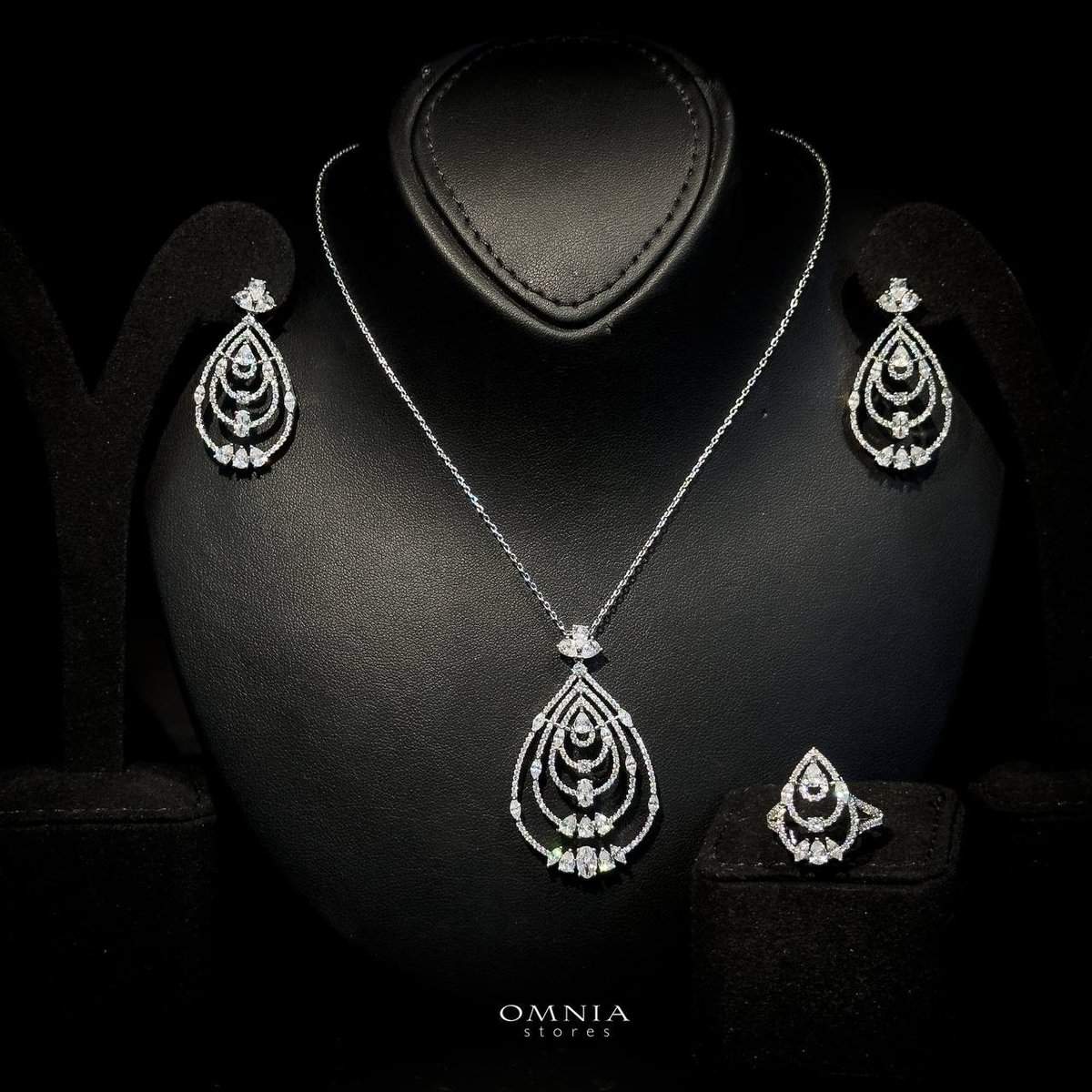 Omnia Mira White Set Accessories in High Quality Zircon Stone - OMNIASTORES UAE