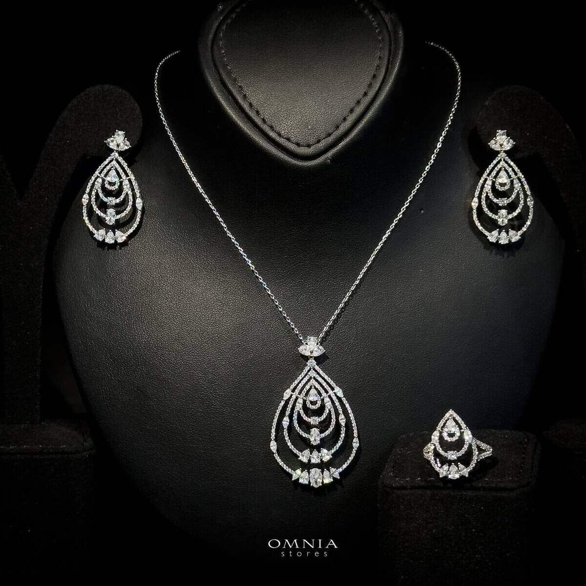 Omnia Mira White Set Accessories in High Quality Zircon Stone - OMNIASTORES UAE
