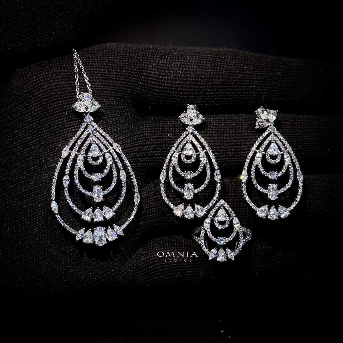 Omnia Mira White Set Accessories in High Quality Zircon Stone - OMNIASTORES UAE