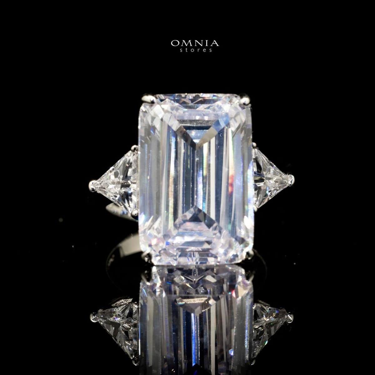 Omnia Darine white Ring 92.5 Silver in High Quality Simulated Diamonds - OMNIASTORES UAE