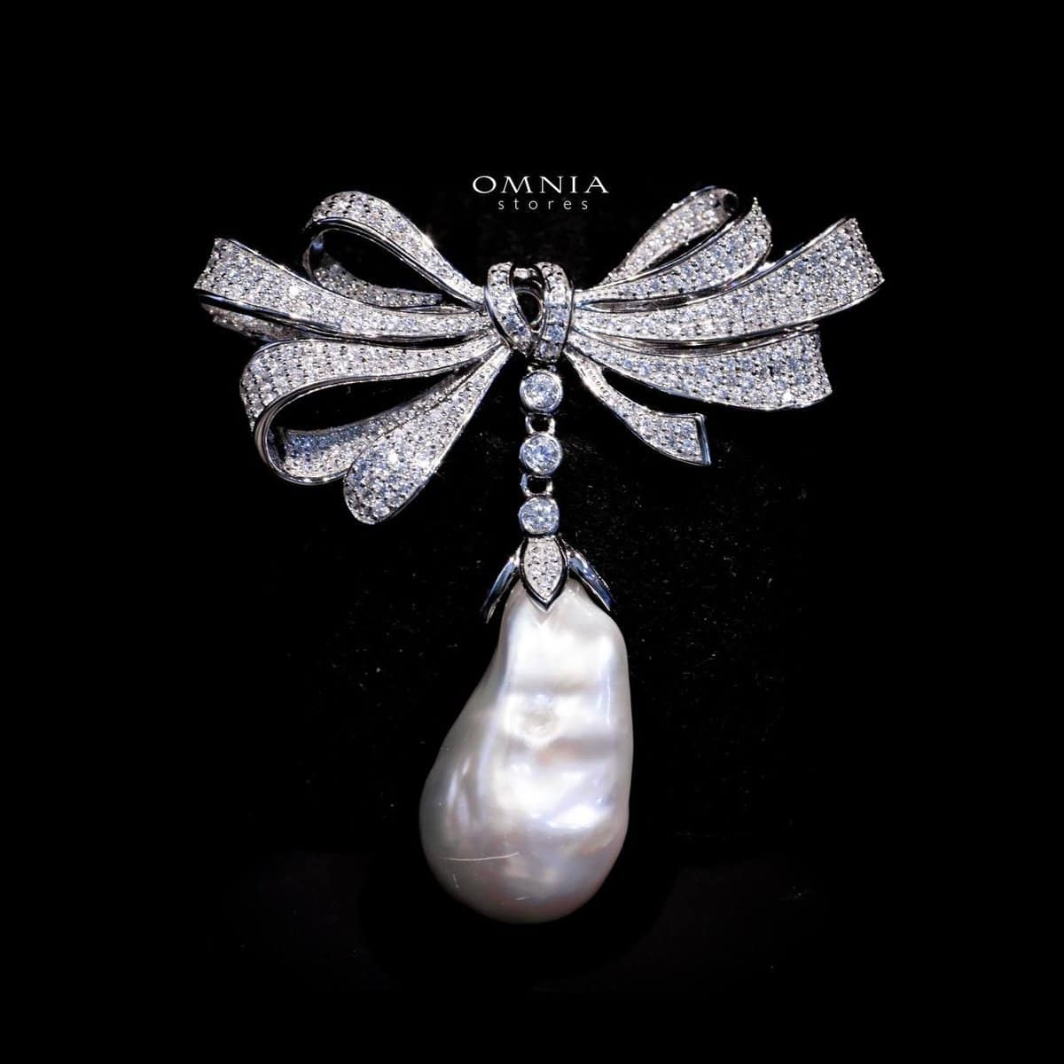 Omnia Yasmeen Fresh Real Water Pearl brooch in 92.5 Silver High Quality Simulated diamonds - OMNIASTORES UAE