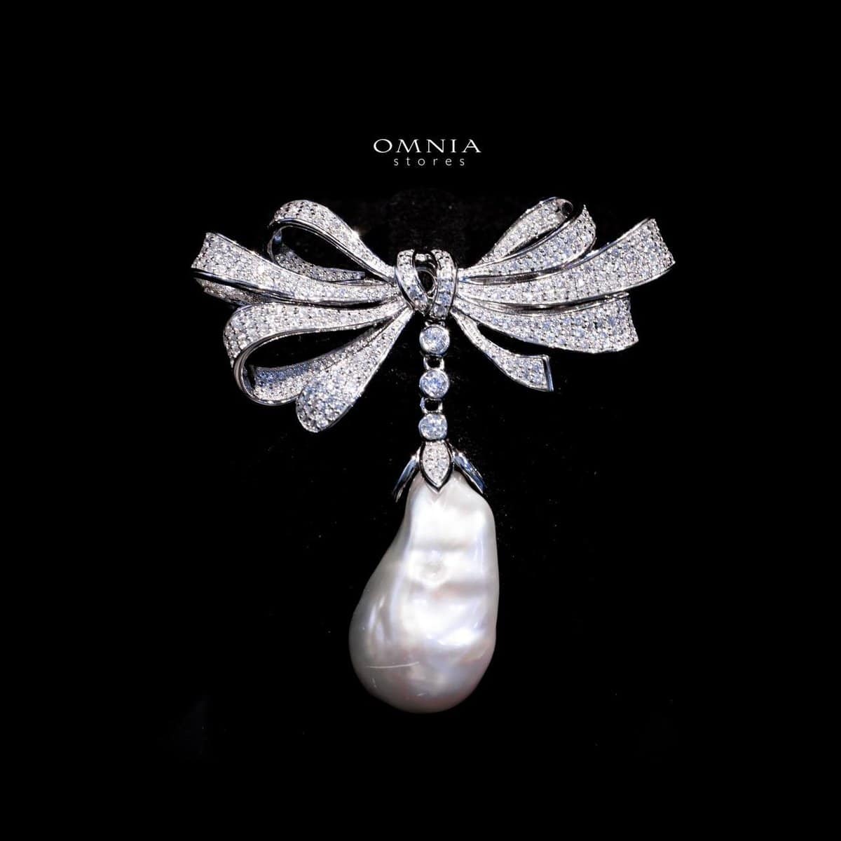 Omnia Yasmeen Fresh Real Water Pearl brooch in 92.5 Silver High Quality Simulated diamonds - OMNIASTORES UAE