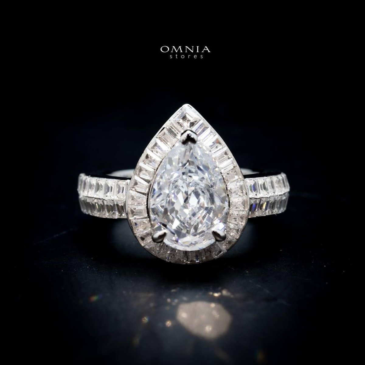 Omnia Asma Ring in 92.5 Silver High Quality Simulated Diamonds - OMNIASTORES UAE