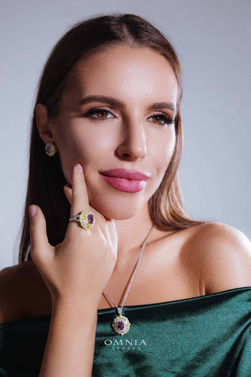 Omnia Maliya Green Ring in 92.5 Silver High Quality Simulated Diamonds - OMNIASTORES UAE