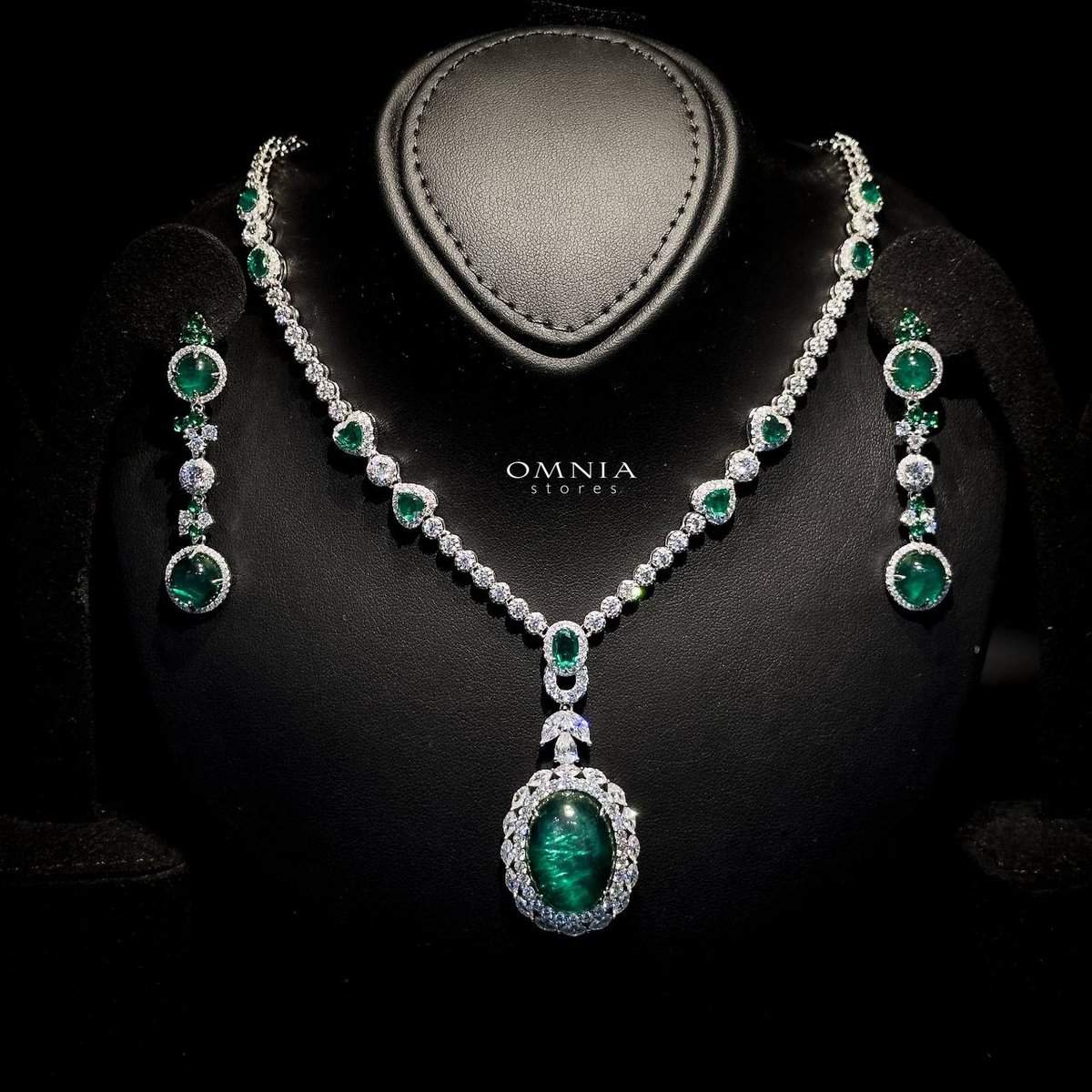 Omnia Victoria Green Necklace and Earring Set in 92.5 Silver with High Quality Simulated Diamonds - OMNIASTORES UAE