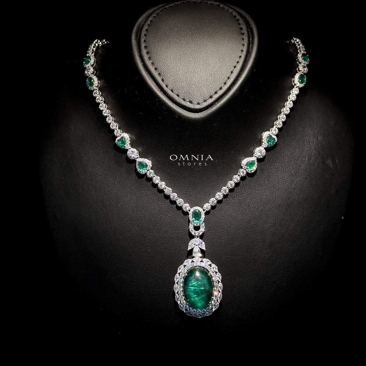 Omnia Victoria Green Necklace and Earring Set in 92.5 Silver with High Quality Simulated Diamonds - OMNIASTORES UAE