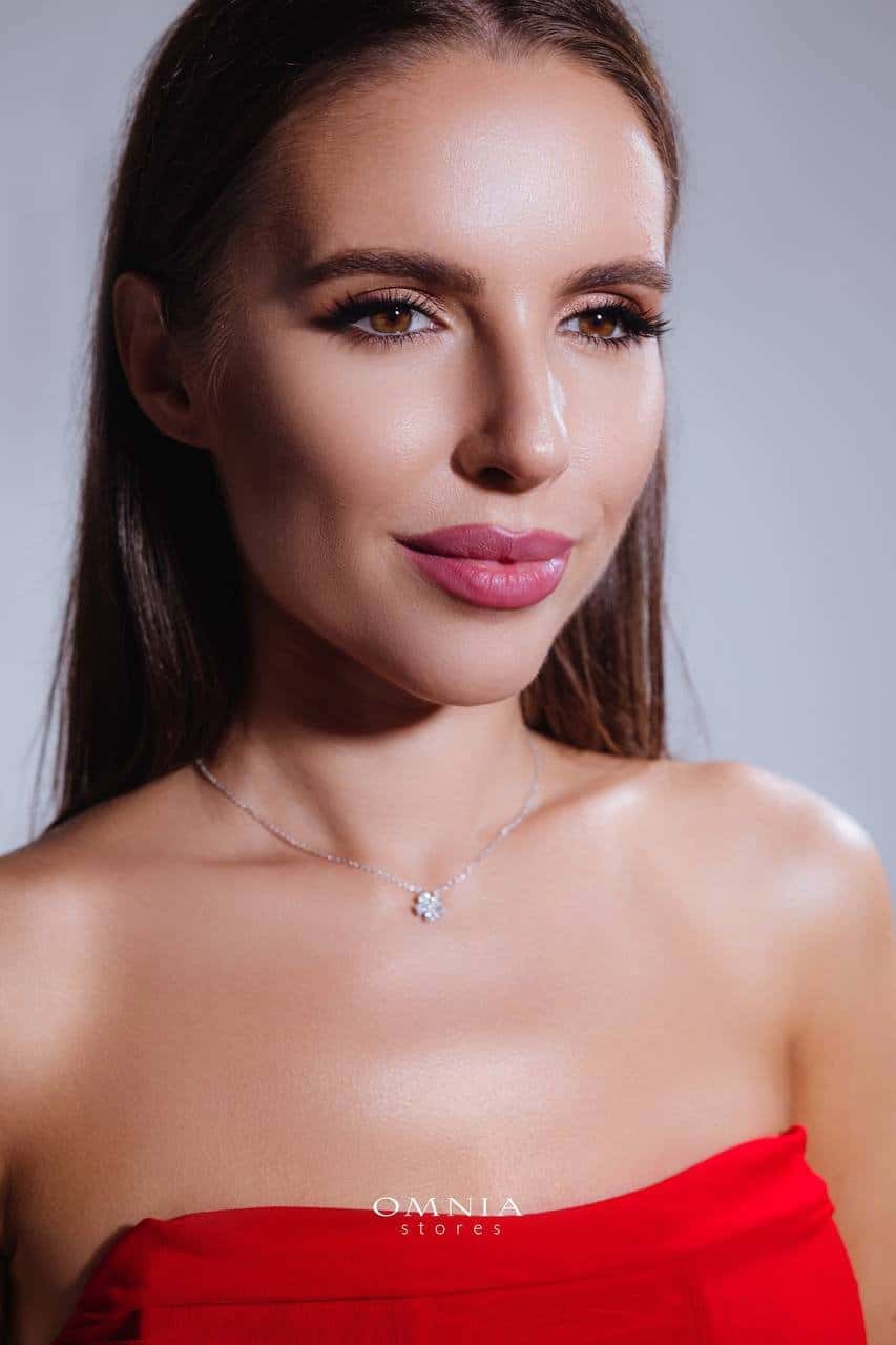 Omnia Classic white Flower Necklace In 92.5 Silver with High Quality Simulated Diamonds - OMNIASTORES UAE