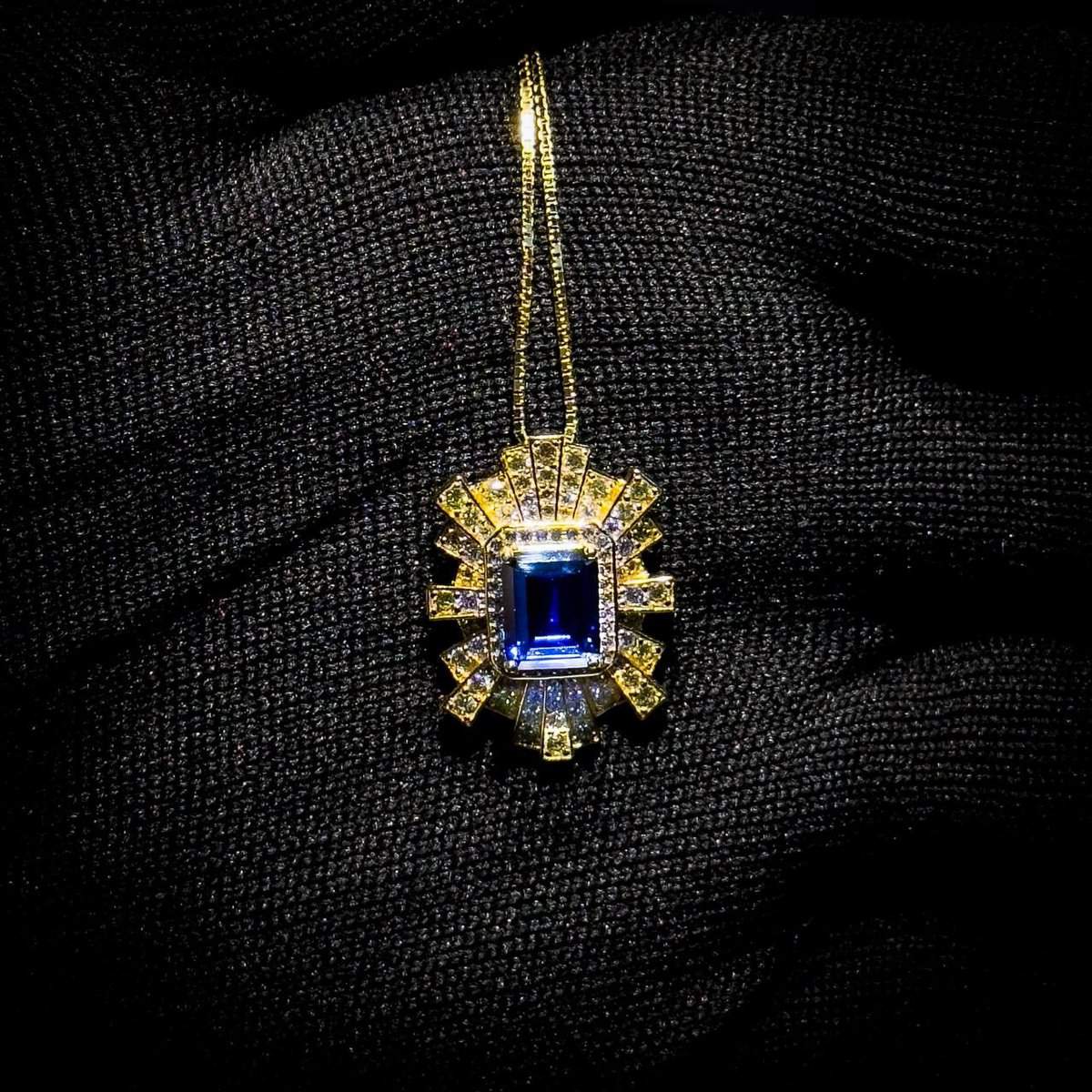Omnia Blue Radiance Necklace in 92.5 Silver with High Quality Simulated Diamonds - OMNIASTORES UAE